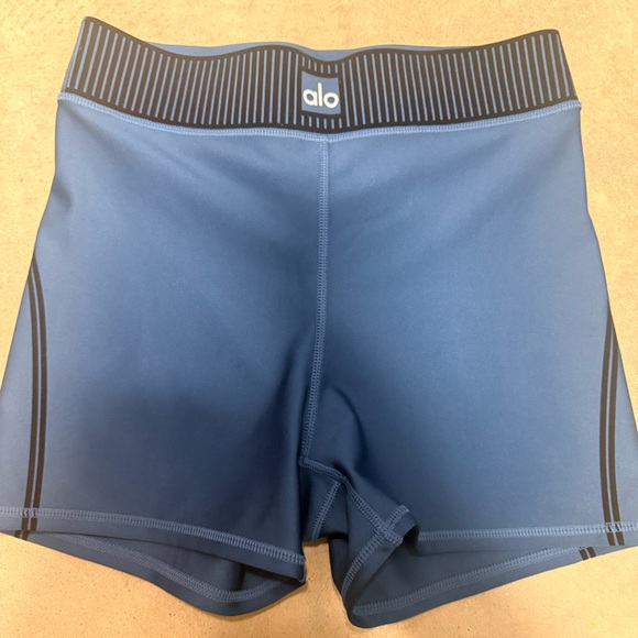 ALO Yoga Pants - Alo Yoga Airlift High-Waist Line Up Short in eclipse blue NWOT